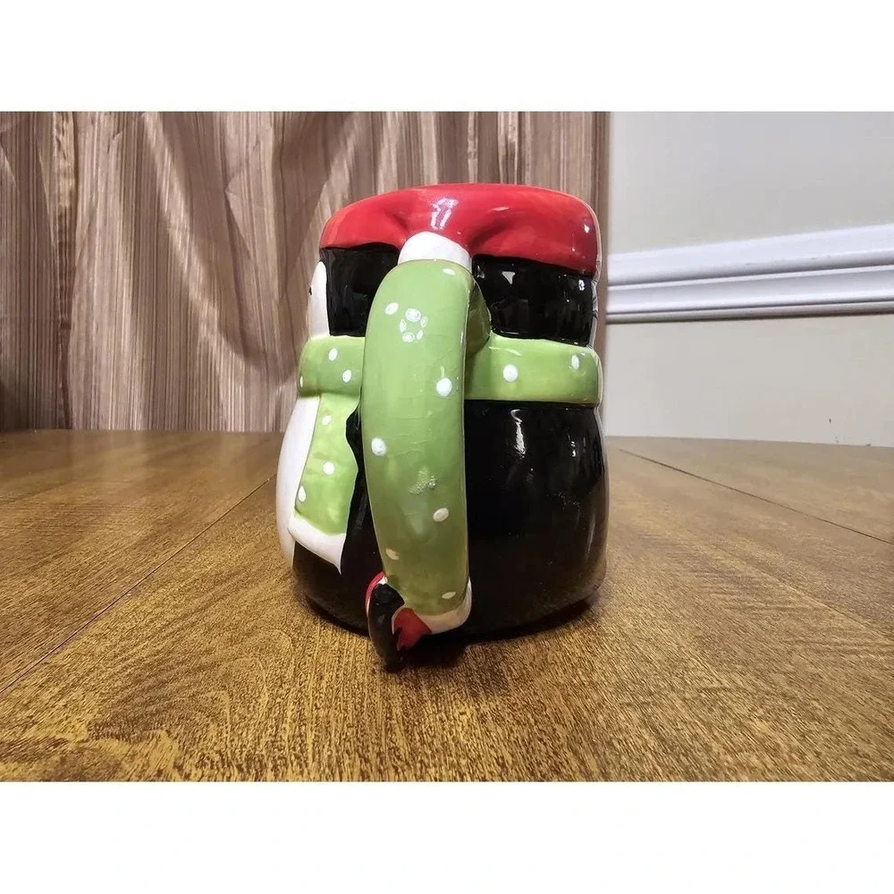 Handmade Penguin Ceramic Mug Mistletoe Scented 19.6 Ounce Soy Wax Candle A54